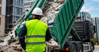 Вывоз строительного мусора в Прокопьевске: услуги лицензированной компании — ПроМусор